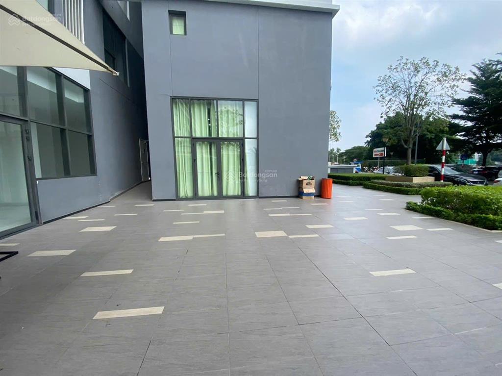 Bán căn góc shophouse 179m2 block c view mặt sông, đang có sẵn hđt