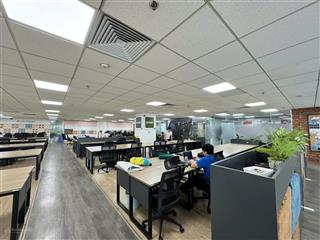 Nhượng văn phòng công nghệ thông tin 200m2, 400m2, full nội thất đẹp tòa việt á, duy tân, cầu giấy