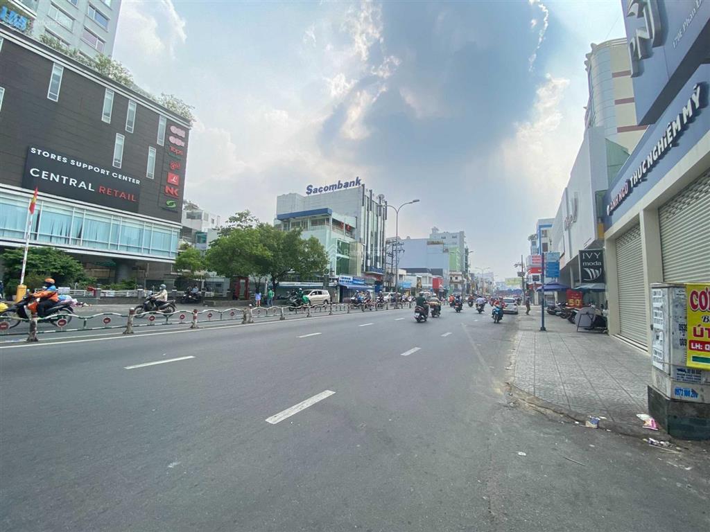 Cho thuê 2 mặt tiền 170h phan đăng lưu, phú nhuận, dt 17x25m, 1 trệt 2 lầu, dtsd 1200m2