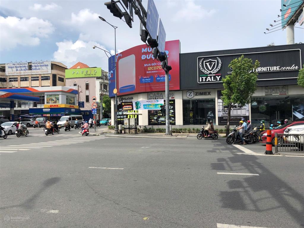 Góc 2mt 30 nguyễn văn trỗi, p. 17, phú nhuận. dt 25x40m. trệt lửng. dtsd 1.400m2