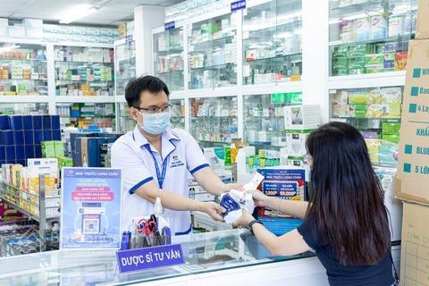 Cho thuê nhà mt đường 3/2, p10, quận 10. dt 10x30m. trệt 3 lầu