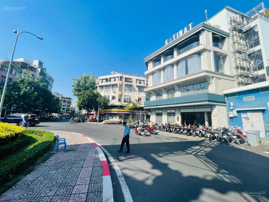 Cho thuê nhà mặt phố phan xích long, phú nhuận. dt 12x20m. trệt lầu