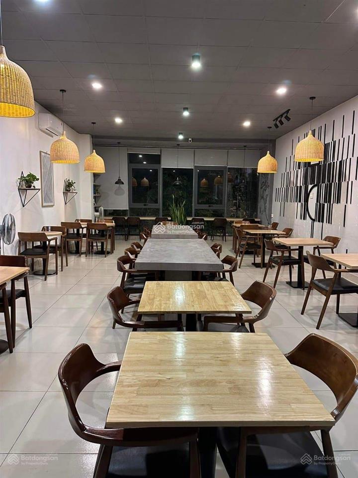 Cho thuê nhà mặt phố phan xích long, phú nhuận. dt 12x20m. trệt lầu