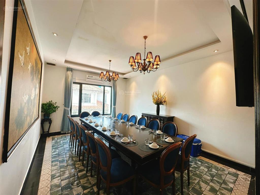 Cho thuê nhà mặt tiền ung văn khiêm, phường 25, quận bình thạnh. dt 25x40m. trệt
