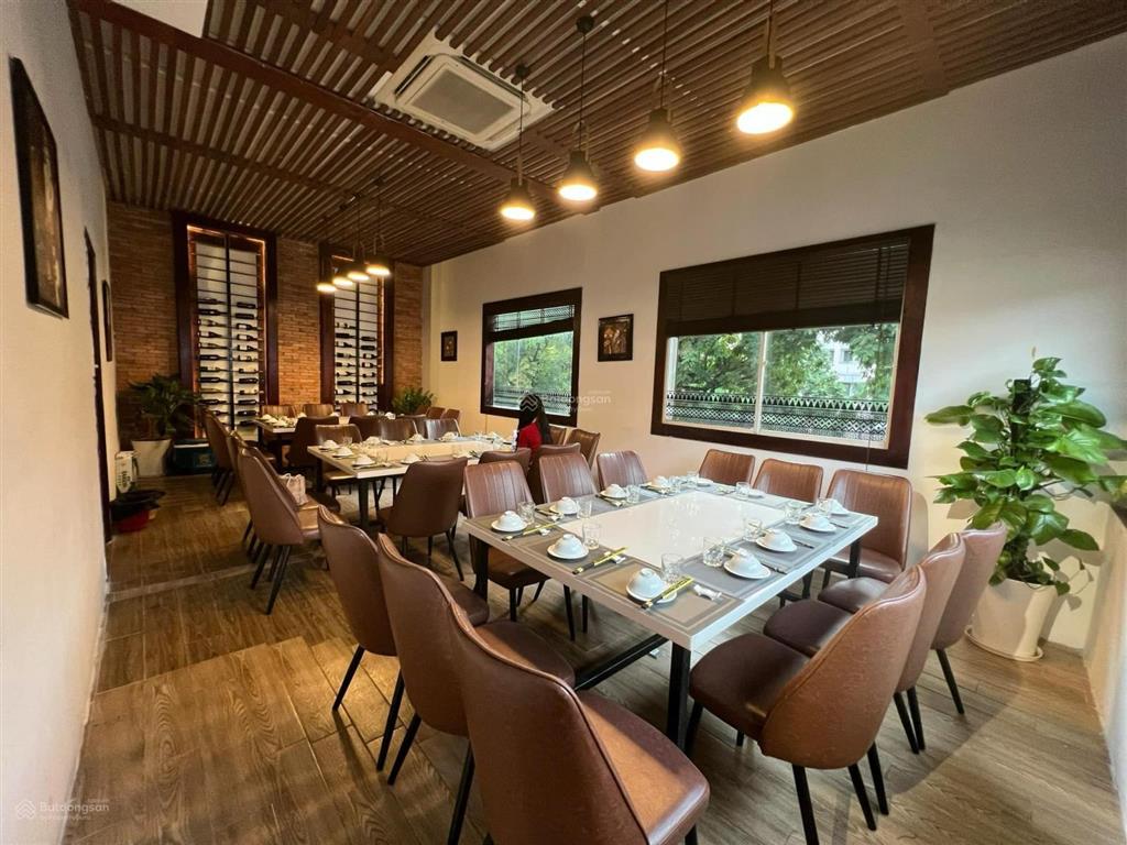 Cho thuê nhà mặt tiền ung văn khiêm, phường 25, quận bình thạnh. dt 25x40m. trệt
