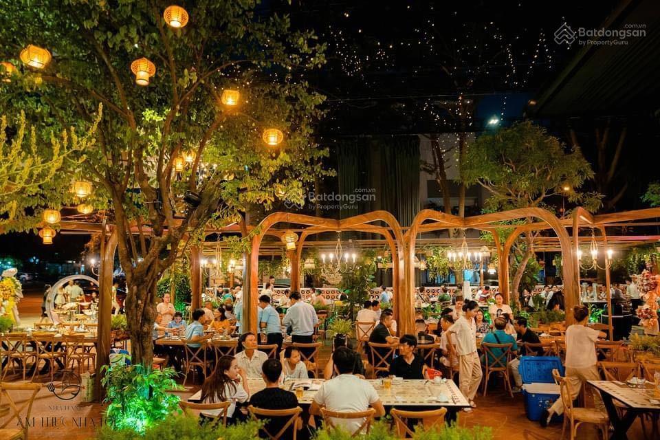 Cho thuê nhà mặt phố tại cộng hòa, p12, tân bình. dt 12x20m. trệt lửng