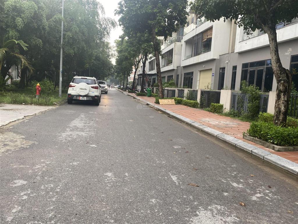 Bán nhanh lk đang kinh doanh 132m2 mt 6mx2 mặt tiền. view vườn hoa. đ/c kđt đặng xá, gia lâm/hn