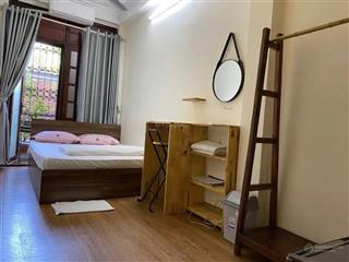 Bán nhà homestay phố nhà chung, 25m2 x 4 tầng, cạnh nhà thờ lớn, luôn full khách, 1 sổ, chỉ 8.5 tỷ