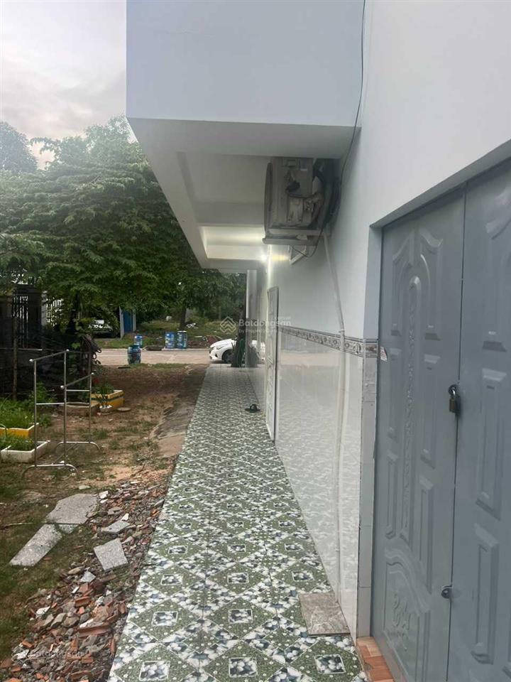 Nhà trọ đẹp phường thới hòa ngay sát kcn mỹ phước 3 150m2 có 4 phòng 1 kiot đang cho thuê. shr