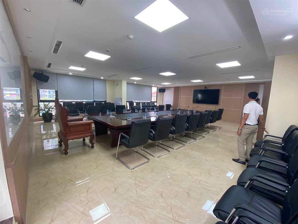 Bán nhà mặt phố hoàng quốc việt  cầu giấy dt 300m2 x 9 tầng kinh doanh đỉnh.