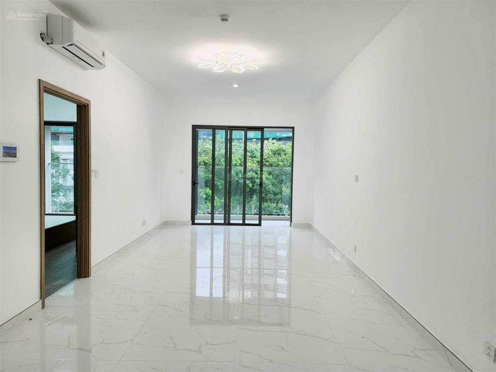 Bán sky villa celadon city  242 m2 / 5pn nội thất cơ bản  có garage trong nhà. giá 12.1 tỷ