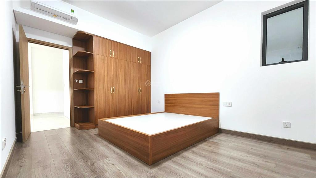 Bán sky villa celadon city  242 m2 / 5pn nội thất cơ bản  có garage trong nhà. giá 12.1 tỷ