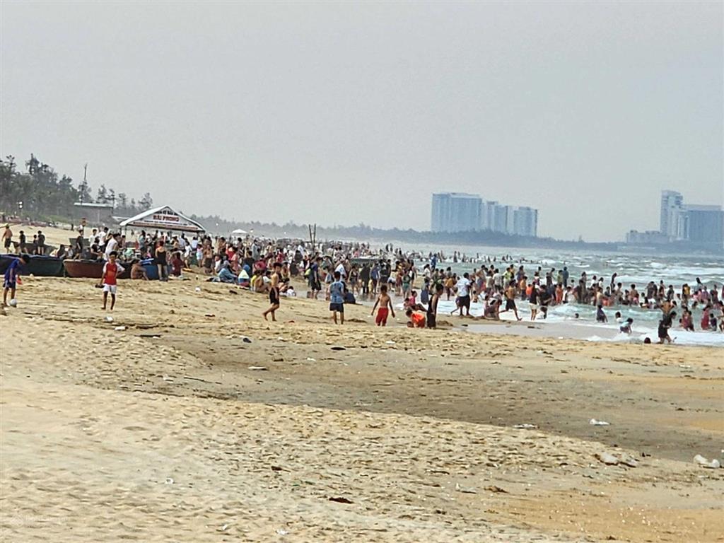Bình minh bán lô đất cách biển 50m. 1000m2 có thổ cư hàng dân giá thương lượng, ngay khu dân cư