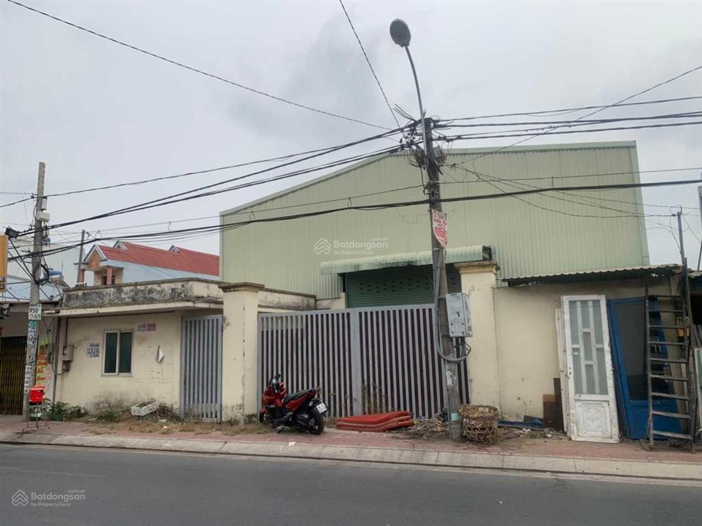 Bán đất mặt tiền hưng long, bình chánh. giá 22,5 tỷ, sẵn sổ đỏ. dt 15*60m có sẵn 300m2 thổ cư