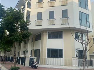 Bán nhà phố, ấp 3b, xã bình hưng, bình chánh. dt đất 77,9m2. dt sàn 201,8m2. giá bán 9,350 tỷ