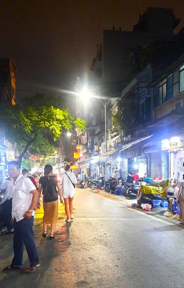 NHÀ ĐẸP 10M RA MẶT PHỐ CỔ HÀNG THIẾC HOÀN KIẾM - 5TẦNG 3PN 70M2 SÀN - CHỈ 4,95 TỶ TL.