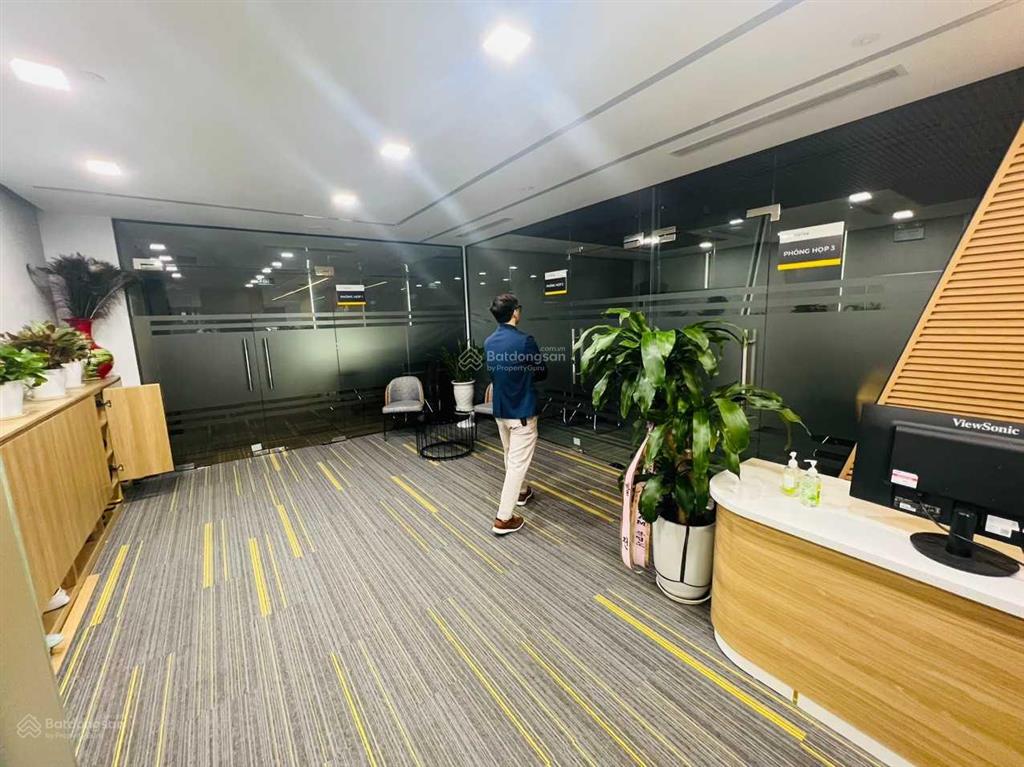 Bql cho thuê văn phòng charmvit tower  trần duy hưng. dt 280m2 cắt lẻ từ 100m2 vào luôn
