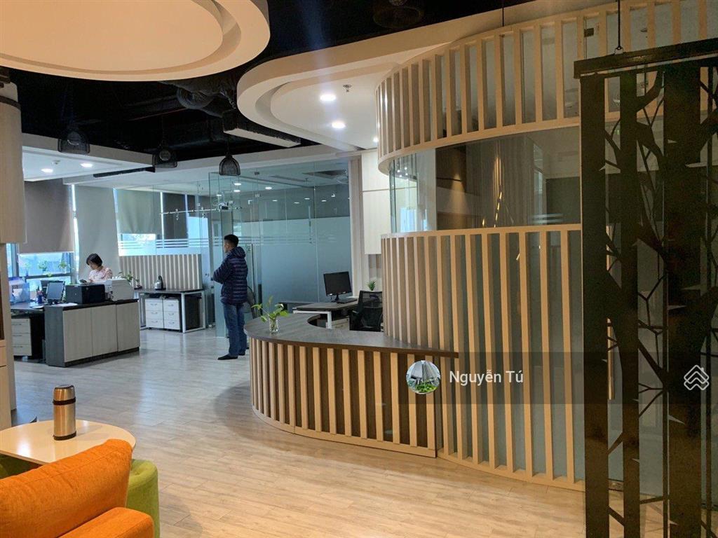 Cđt cho thuê văn phòng ngoại giao đoàn sẵn nội thất. dt 350m2 (có cắt lẻ) vào luôn.  0974 024 ***