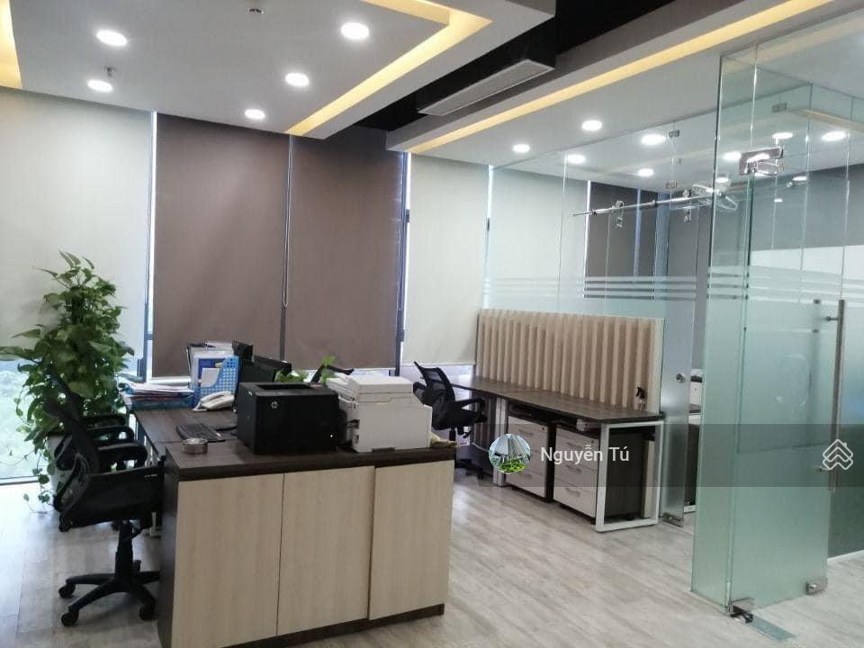 Cđt cho thuê văn phòng ngoại giao đoàn sẵn nội thất. dt 350m2 (có cắt lẻ) vào luôn.  0974 024 ***