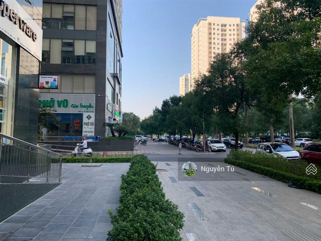 Cđt cho thuê văn phòng ngoại giao đoàn sẵn nội thất. dt 350m2 (có cắt lẻ) vào luôn.  0974 024 ***