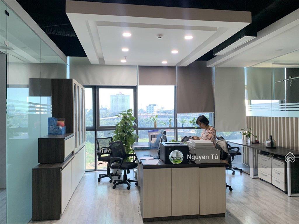 Cđt cho thuê văn phòng ngoại giao đoàn sẵn nội thất. dt 350m2 (có cắt lẻ) vào luôn.  0974 024 ***