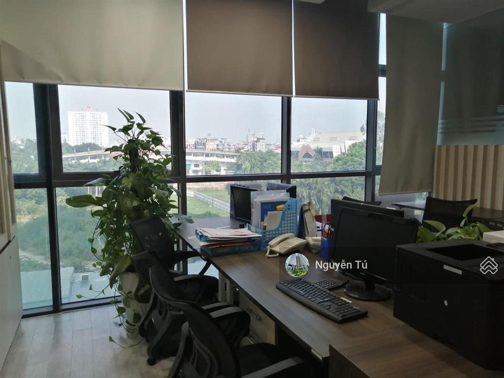 Cđt cho thuê văn phòng ngoại giao đoàn sẵn nội thất. dt 350m2 (có cắt lẻ) vào luôn.  0974 024 ***