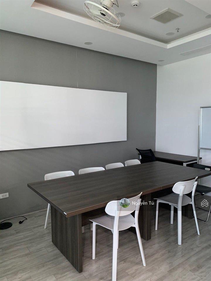 Cđt cho thuê văn phòng ngoại giao đoàn sẵn nội thất. dt 350m2 (có cắt lẻ) vào luôn.  0974 024 ***