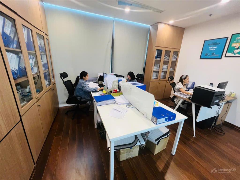 Bql cho thuê văn phòng icon4 tower  243a đê la thành. diện tích 300m2 (có cắt lẻ) sẵn vách ngăn