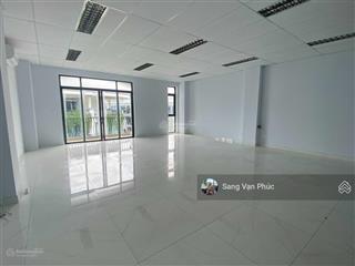 Phòng trước ban công 55m2 vạn phúc city. hầm để xe, thang máy, máy lạnh. giá chỉ 9 triệu/th