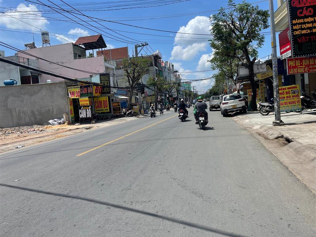 Bán nhà cấp 4 tạm mặt tiền dương thị mười. dt 5x20.5m = 102m2 đất ở giá 11ty  0919 147 ***