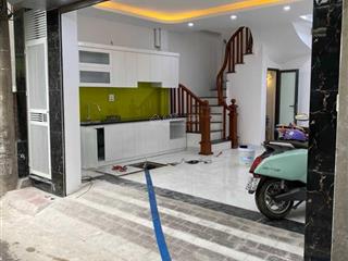 Siêu phẩm nhà 4t phan đình giót 42m2, ô tô đỗ gần, ngay bể bơi la khê, gía 6.15 tỷ.  0984 672 ***