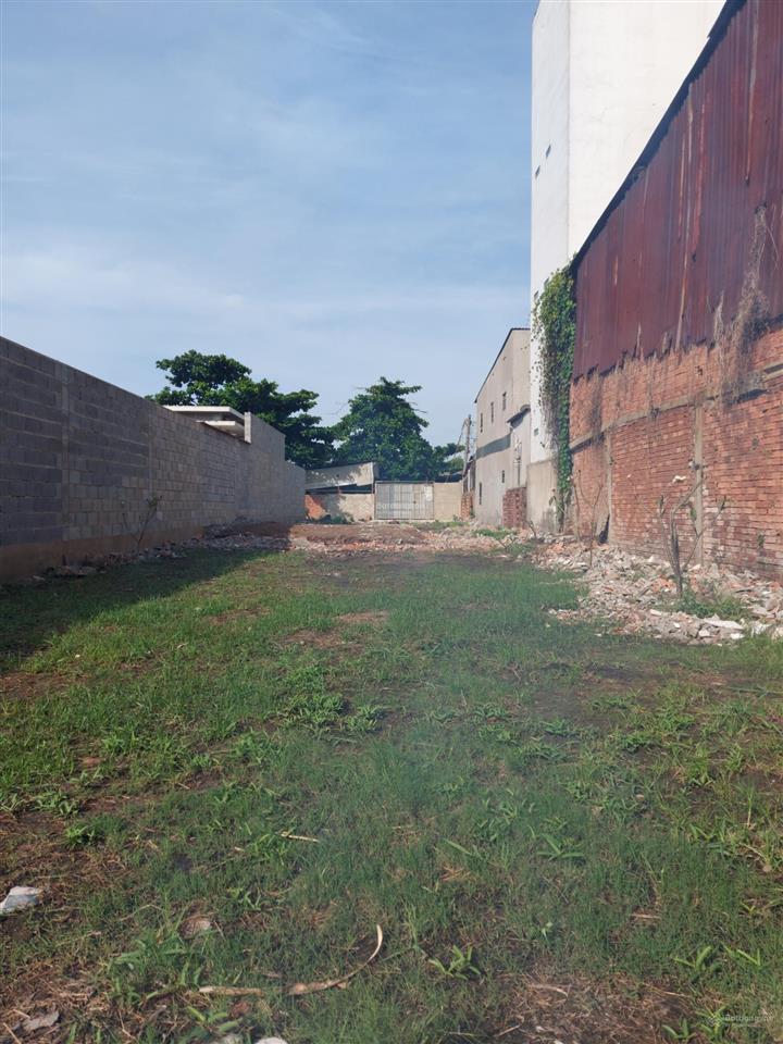 Nhà nát 600m2, full thổ cư, ngay bờ kè kênh tham lương