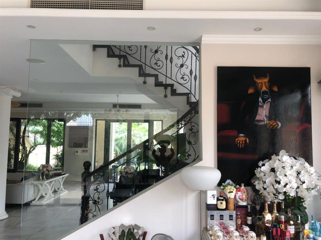 Bán biệt thự hai bà trưng 180m2 lô góc, mặt tiền 22m, 5 tầng có hầm siêu rộng, thang máy nhập khẩu