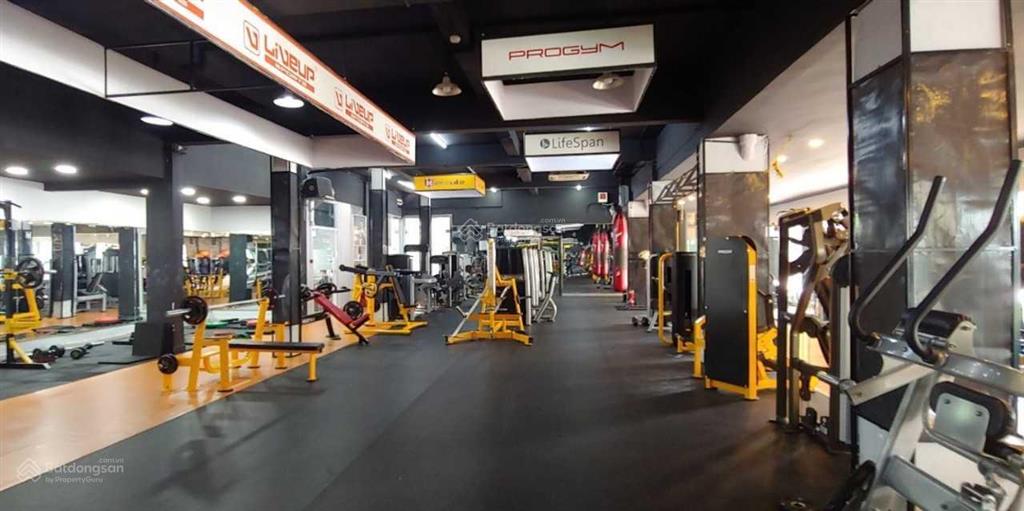 (siêu hiếm) mặt bằng 1600m2 mặt tiền quận 3, ngang 20m*45m2