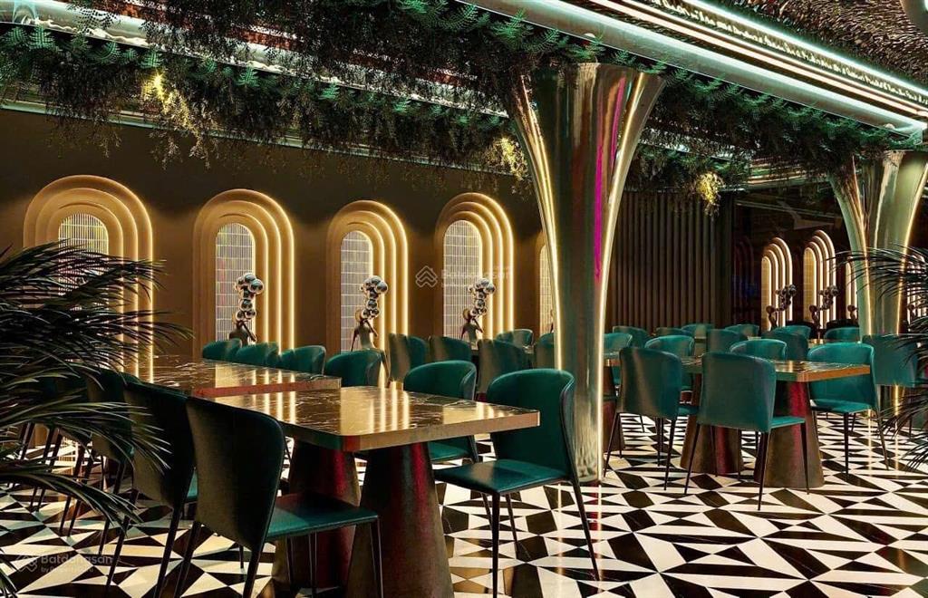 Tòa nhà 12m*20m, 5 tầng, dtsd 1000m2 mt trần hưng đạo q1