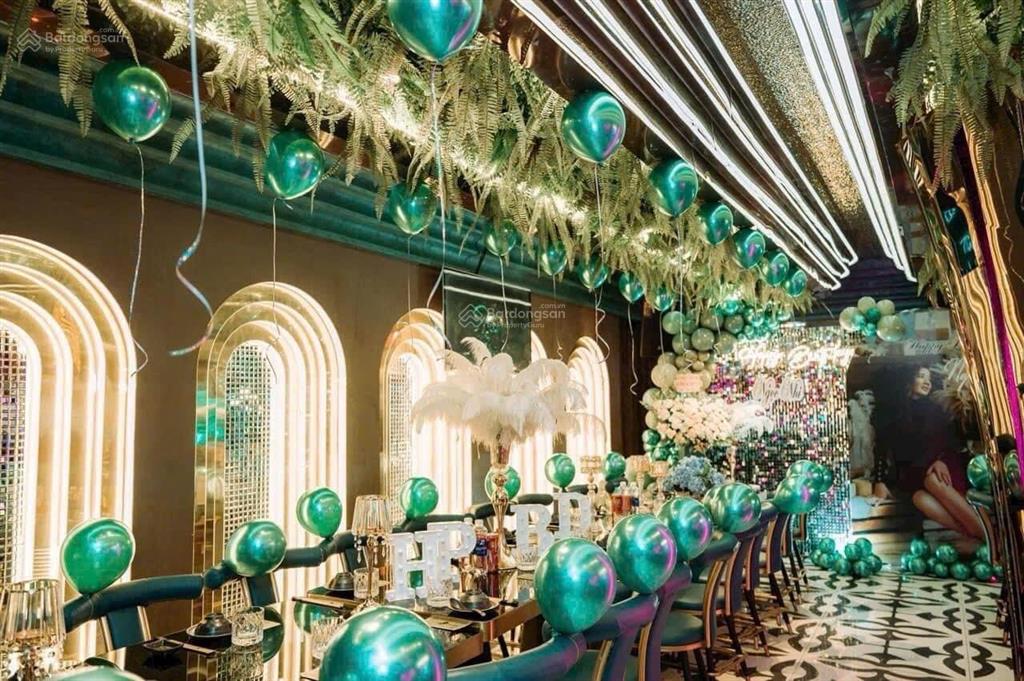 Tòa nhà 12m*20m, 5 tầng, dtsd 1000m2 mt trần hưng đạo q1