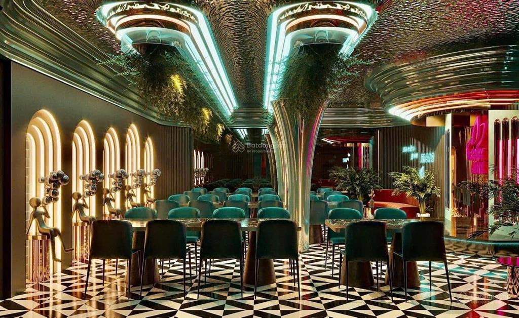 Tòa nhà 12m*20m, 5 tầng, dtsd 1000m2 mt trần hưng đạo q1