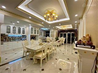 Chính chủ cho thuê căn hộ sun grand city  69b thụy khuê 160m2, 3pn, đủ đồ view trọn hồ tây cực đẹp