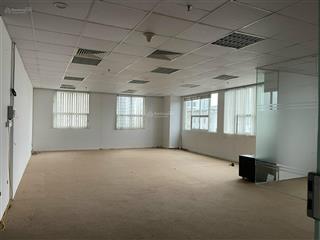 Anh chị ơi, sàn văn phòng 150m2/sàn đã ngăn chia các phòng tại lê văn lương giá chỉ 28tr/tháng