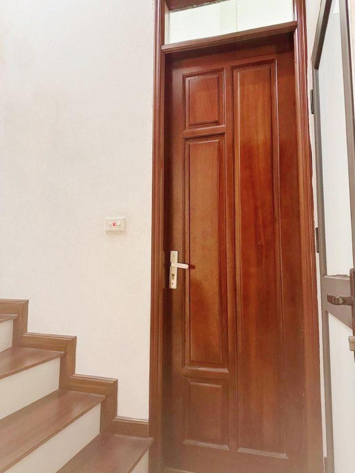 Bán nhà Giải Phóng cách 2 nhà ra mặt phố, ngõ thông kinh doanh, ô tô cất vào nhà, hơn 6 tỷ