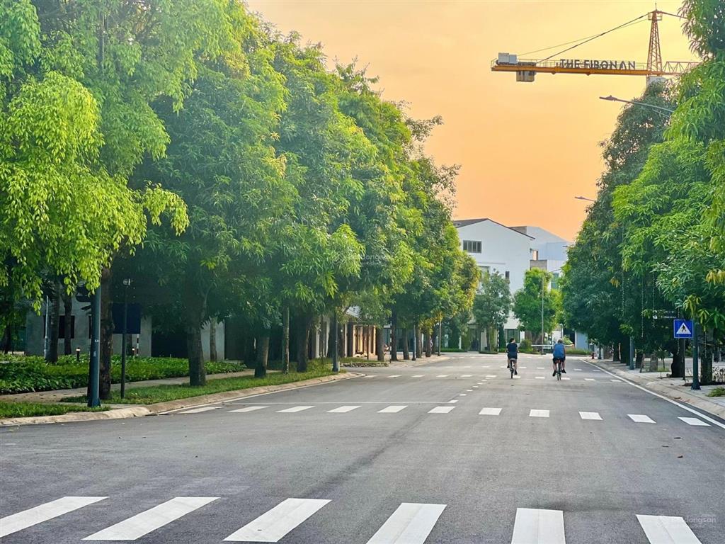 Bán căn phố cúc ecopark căn góc cạnh công viên mùa xuân và chung cư vị trí đẹp để ở và kinh doanh