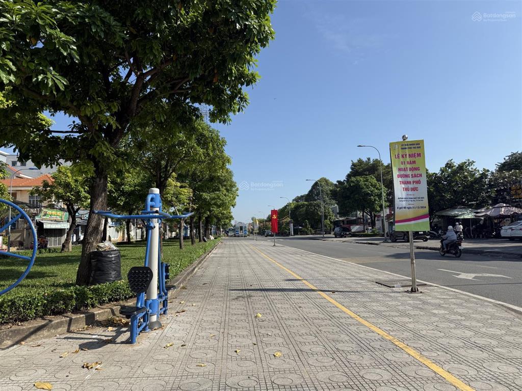 Bán gấp mt ngô quyền, hiệp phú, ngay đường sách 40m. dt 5.5m*35m=180m2. giá tốt chỉ 16.5 tỷ tl