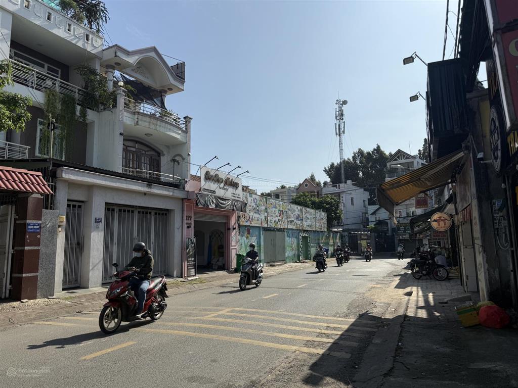 Bán gấp mt ngô quyền, hiệp phú, ngay đường sách 40m. dt 5.5m*35m=180m2. giá tốt chỉ 16.5 tỷ tl