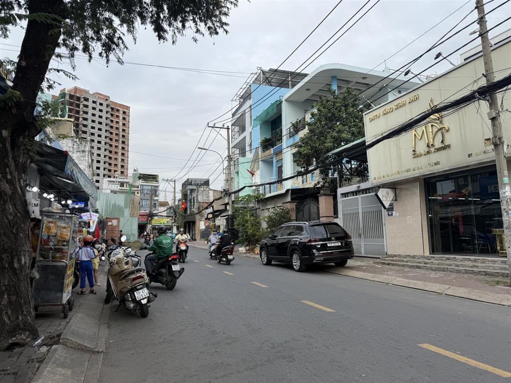 Bán mtkd hồ bá phấn, phước long a, ra ga metro 200m. dt 7m*22m=160m2 cn. giá rẻ chỉ 19 tỷ tl