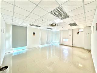 Cho thuê văn phòng 43 m2 8 tr đã vat. sẵn rèm cửa.  office danang 0935 999 ***