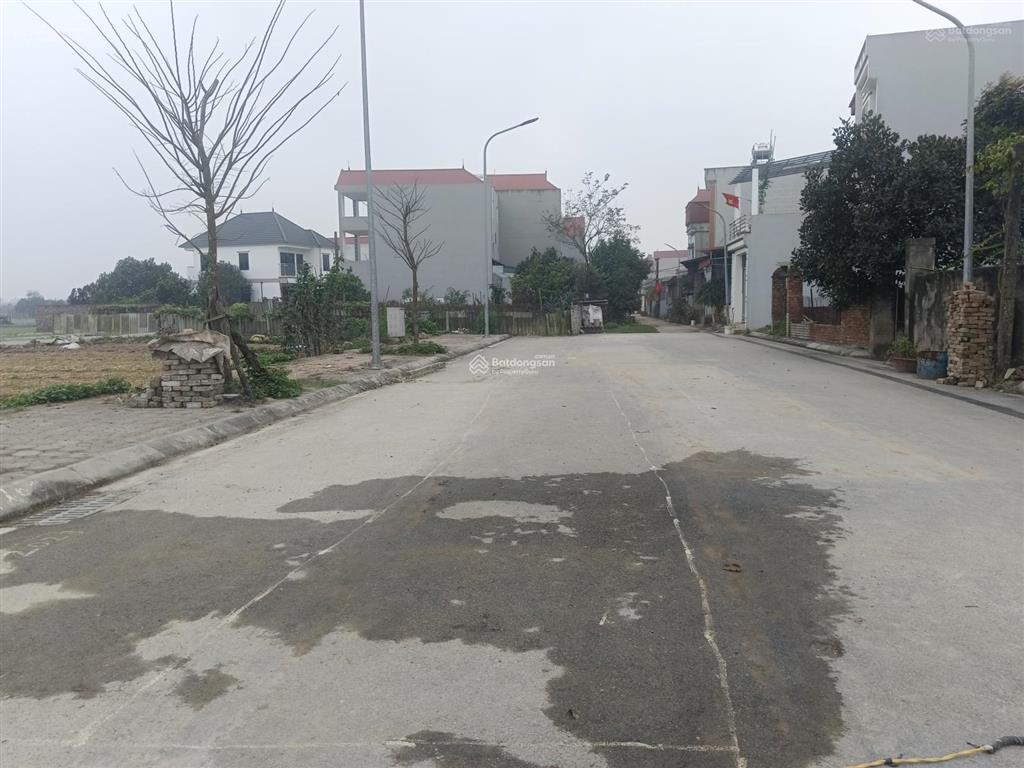 Tôi chính chủ cần bán 70.84m2 đất đấu giá thụy lôi, mt 6m, đường trải nhựa rộng 10m, giá 5.3 tỷ