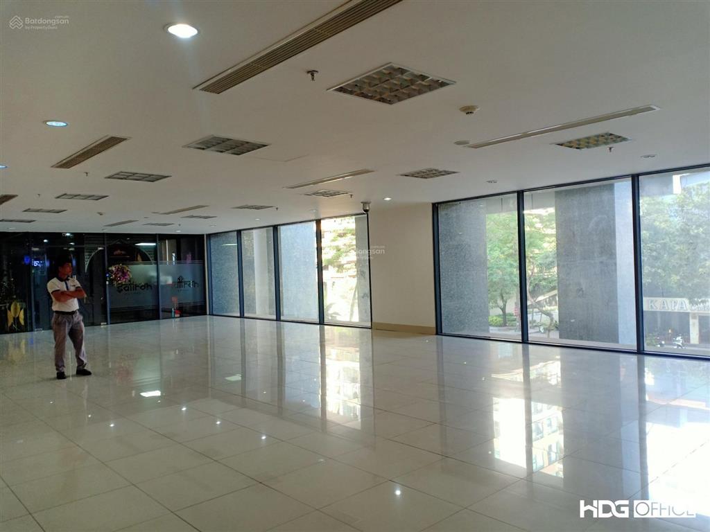 Bql tòa comatce ngụy như kon tum cho thuê văn phòng diện tích linh động 200m sẵn nội thất ngăn chia