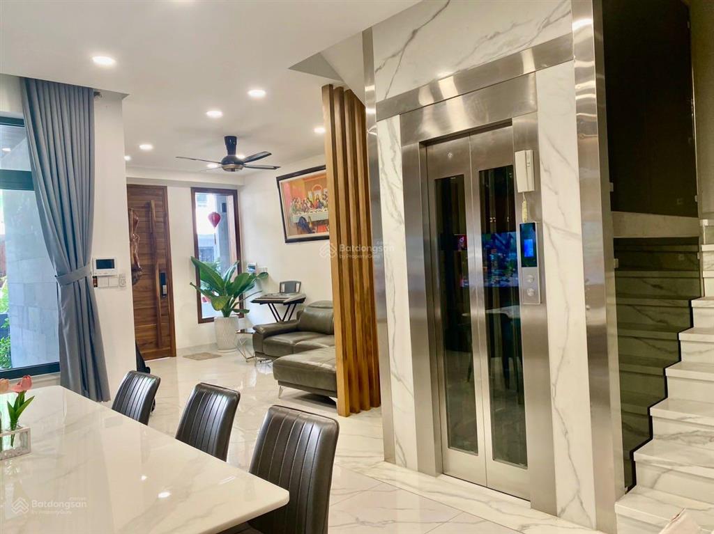 Cho thuê nhà 7x20m. full nội thất cao cấp. có thang máy. nhà mới xây dựng. hầm 4 lầu 5pn. giá 60tr