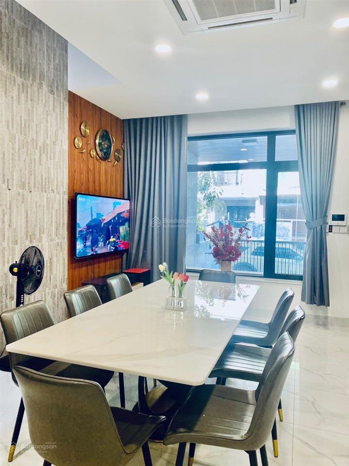 Cho thuê nhà 7x20m. full nội thất cao cấp. có thang máy. nhà mới xây dựng. hầm 4 lầu 5pn. giá 60tr