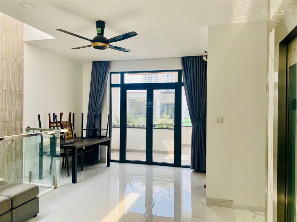 Cho thuê nhà 7x20m. full nội thất cao cấp. có thang máy. nhà mới xây dựng. hầm 4 lầu 5pn. giá 60tr